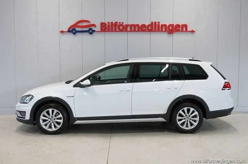 Vit silver Begagnad 2015 VW Golf Alltrack Kombi | 129 900 kr (Superpris) - Bild 1/4