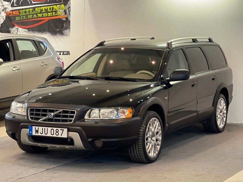 Svart Begagnad 2004 Volvo XC70 Summum SUV | 74 900 kr (Dyr) - Bild 1/4