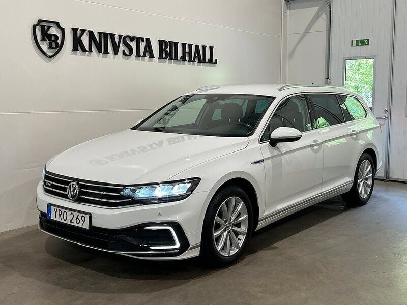 Vit Begagnad 2020 VW Passat GTE Kombi | 198 800 kr (Bra pris) - Bild 1/4