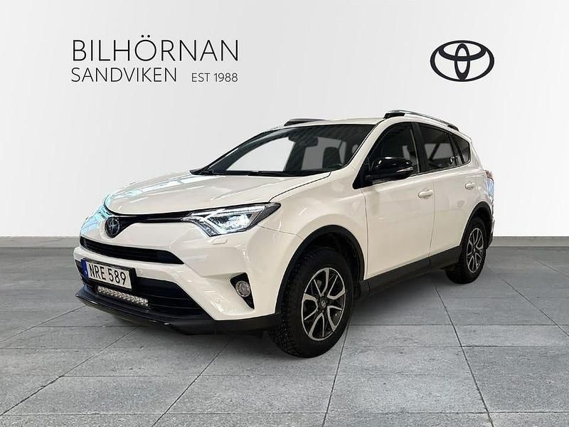 Vit Begagnad 2017 Toyota RAV4 Edition SUV | 234 900 kr - Bild 1/3