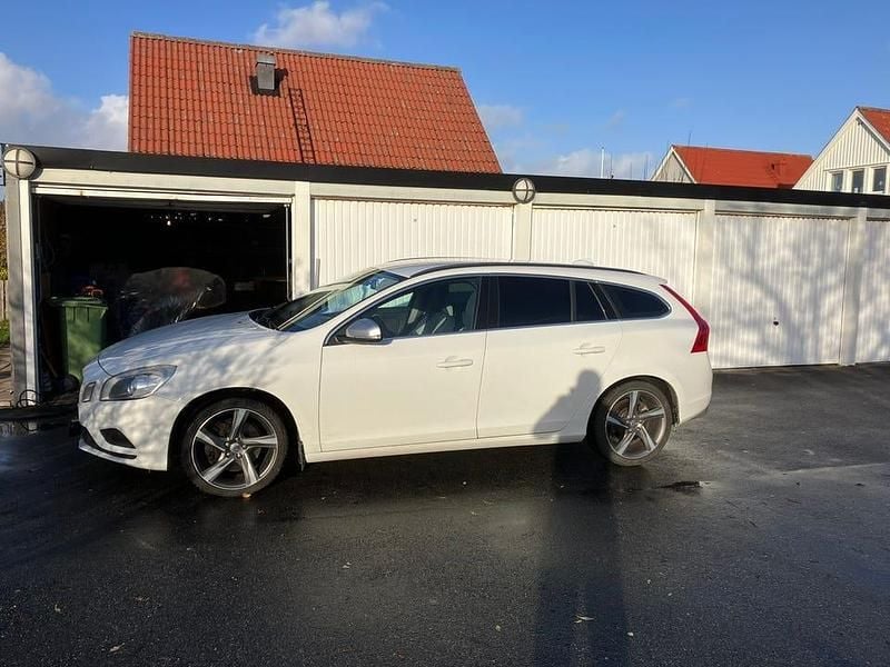 Begagnad 2012 Volvo V60 R-Design Kombi | 118 000 kr (Bra pris) - Bild 1/4