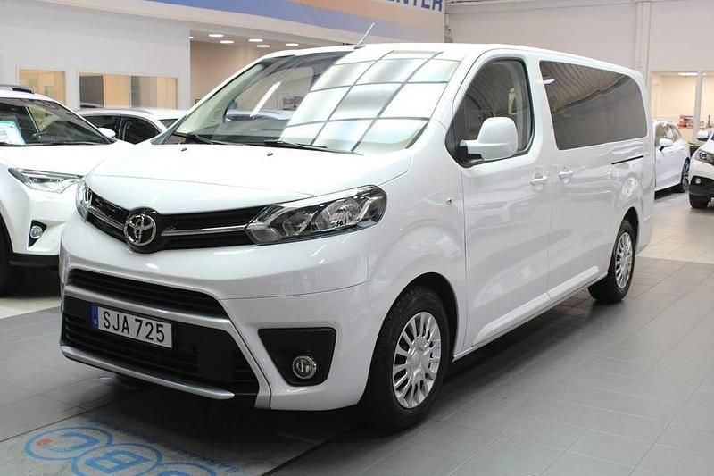 Vit Begagnad 2023 Toyota Proace Verso Kombi | 369 000 kr (Superpris) - Bild 1/4