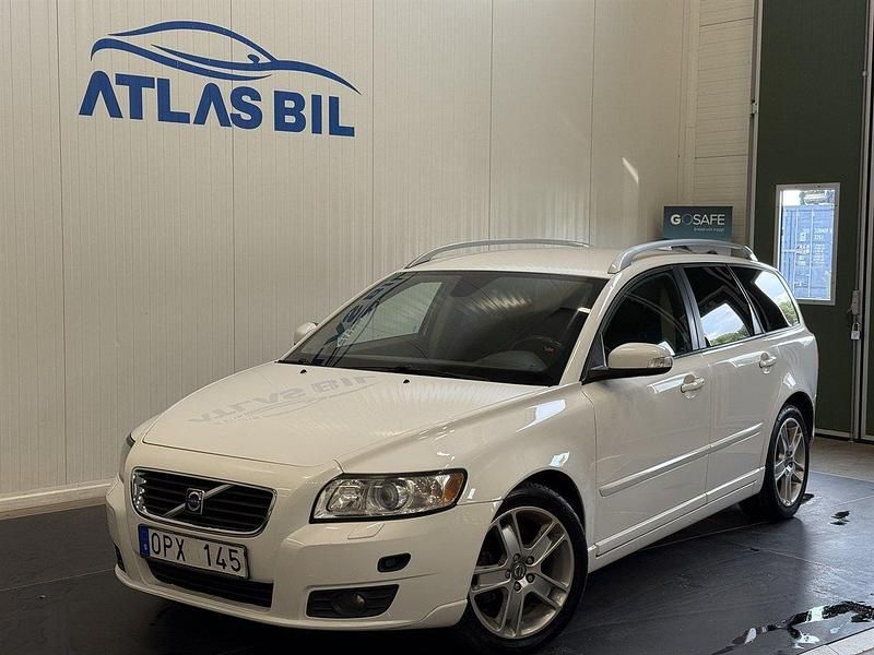 Vit Begagnad 2009 Volvo V50 Summum Kombi | 49 900 kr (Lite dyr) - Bild 1/4