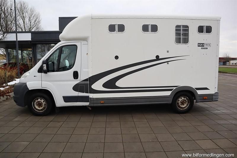 Vit svart Begagnad 2012 Peugeot Boxer Van | 349 900 kr - Bild 1/4
