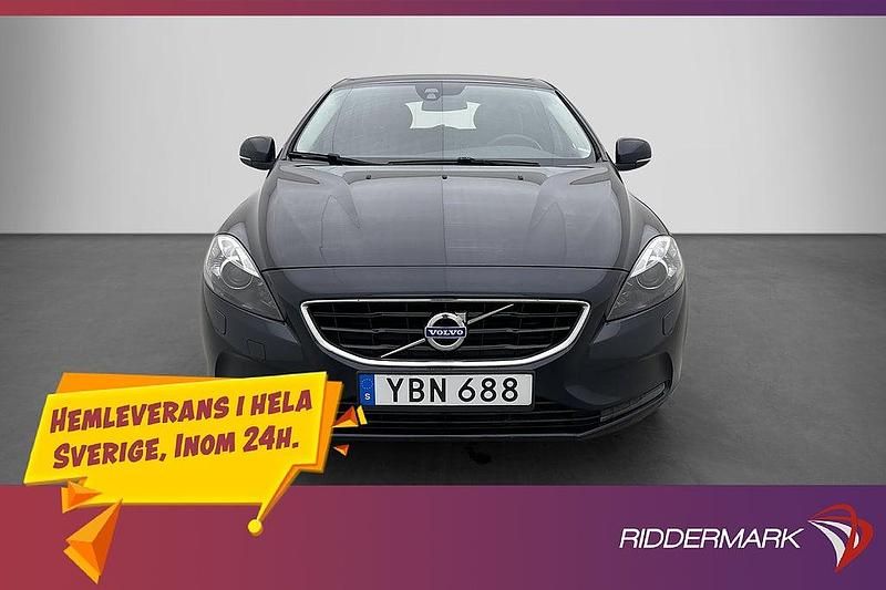 Begagnad Volvo V40 Momentum 150 HK (110 kW) 2016 Mörkblå Halvkombi