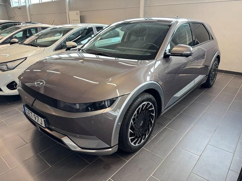 Grön Begagnad 2022 Hyundai Ioniq 5 Advanced SUV | 329 900 kr (Marknadspris) - Bild 1/4