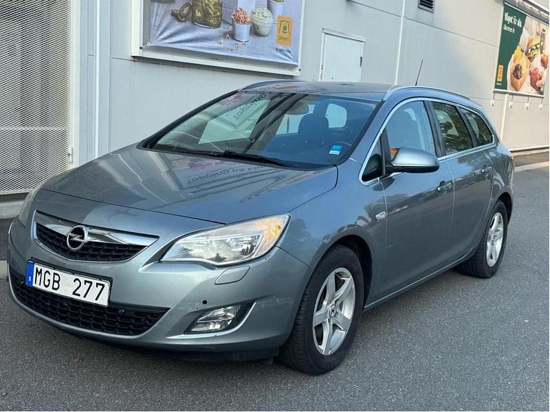 Grå Begagnad 2012 Opel Astra Enjoy Kombi | 27 000 kr (Marknadspris) - Bild 1/4
