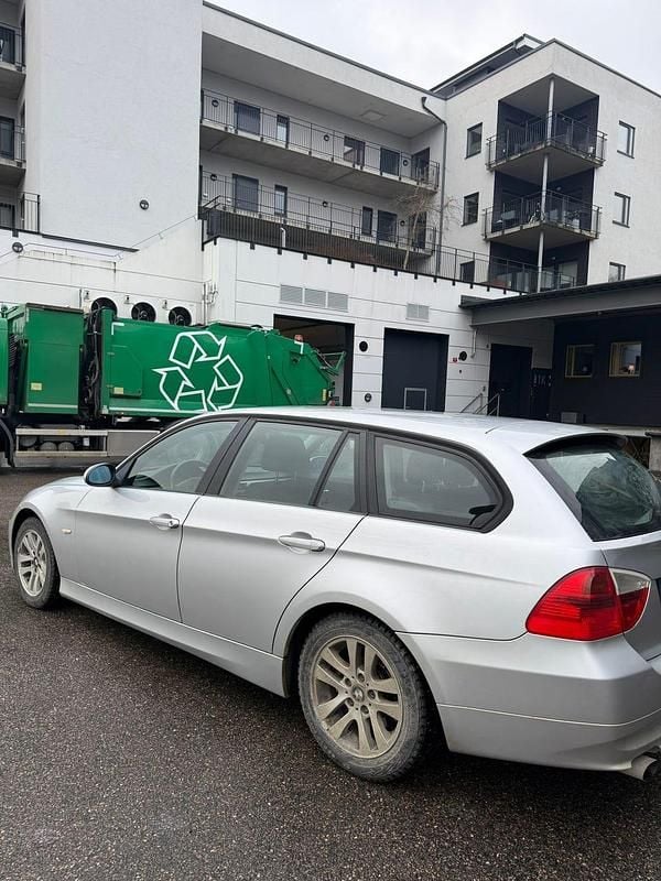 Begagnad BMW 320 150 HK (110 kW) 2007 Kombi