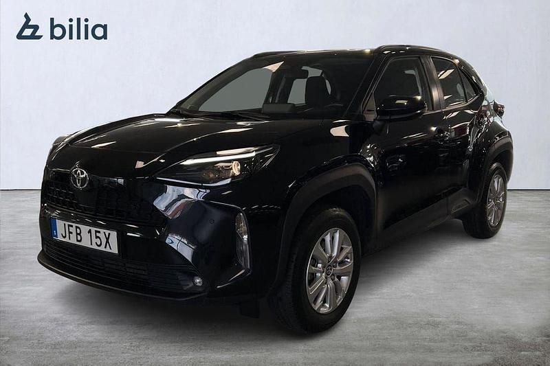 Svart Begagnad 2024 Toyota Yaris Cross Active SUV | 277 900 kr (Marknadspris) - Bild 1/3