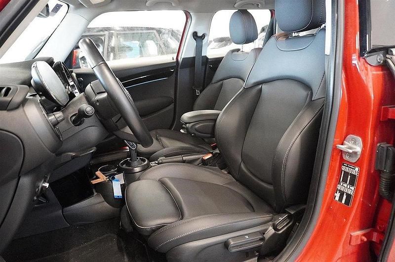 Begagnad Mini Cooper 179 HK (131 kW) 2022 Röd Halvkombi