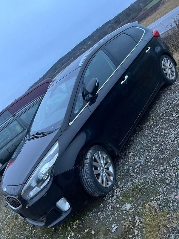 Begagnad Kia Carens 115 HK (84 kW) 2015 Svart Minibuss