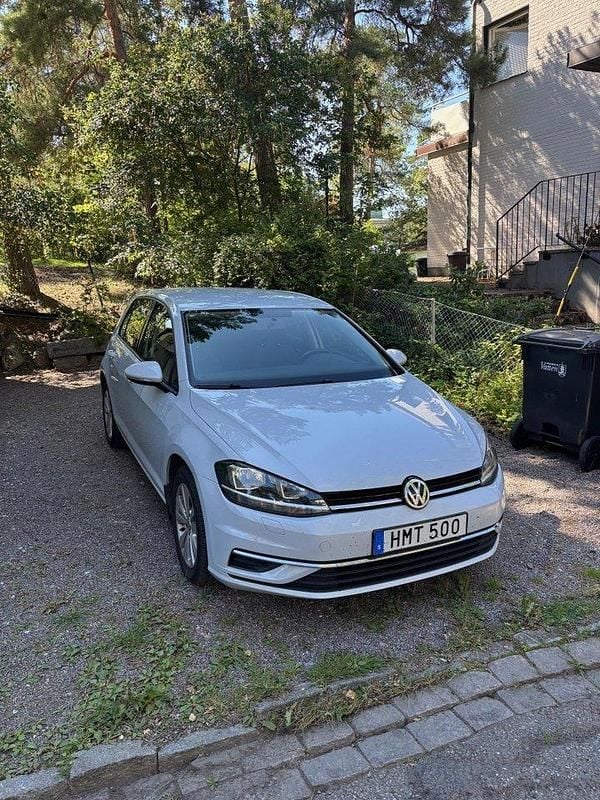 Silver Begagnad 2017 VW Golf VII Halvkombi | 112 500 kr (Bra pris) - Bild 1/4
