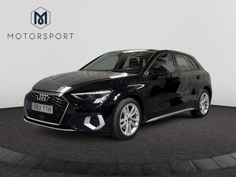 Svart Begagnad 2021 Audi A3 Sportback Advanced Plus Halvkombi | 214 900 kr (Marknadspris) - Bild 1/3