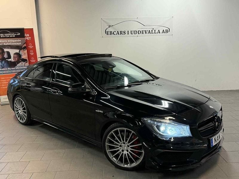 Svart Begagnad 2016 Mercedes CLA45 AMG AMG Sportkupé | 329 900 kr (Lite dyr) - Bild 1/4
