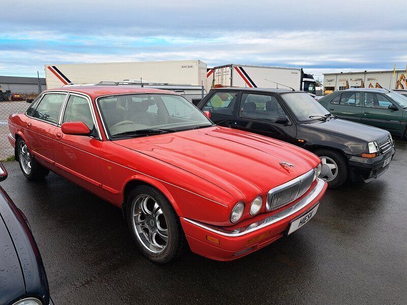Begagnad 1995 Jaguar X300 Sovereign Sedan | 22 990 kr - Bild 1/4