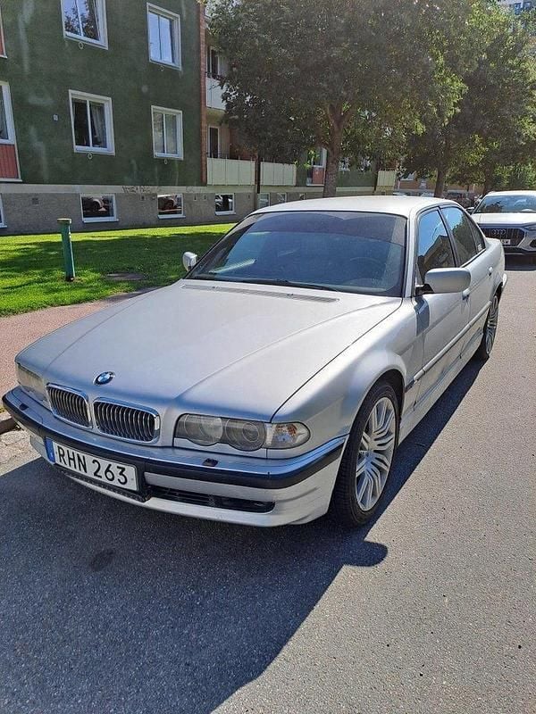 Silver Begagnad 2000 BMW 740L Sedan | 55 000 kr - Bild 1/4