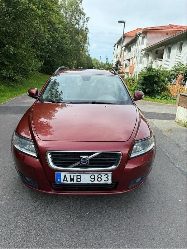 Röd Begagnad 2010 Volvo V50 Kombi | 25 000 kr (Bra pris) - Bild 1/4