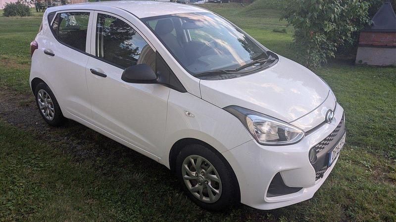 Vit Begagnad 2017 Hyundai i10 Halvkombi | 65 000 kr (Bra pris) - Bild 1/4