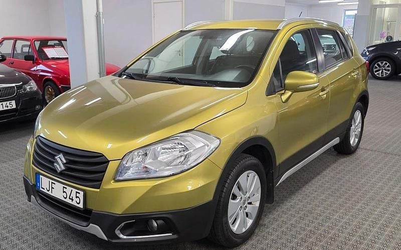 Grön metallic Begagnad 2014 Suzuki SX4 S-Cross | 129 900 kr (Marknadspris) - Bild 1/4