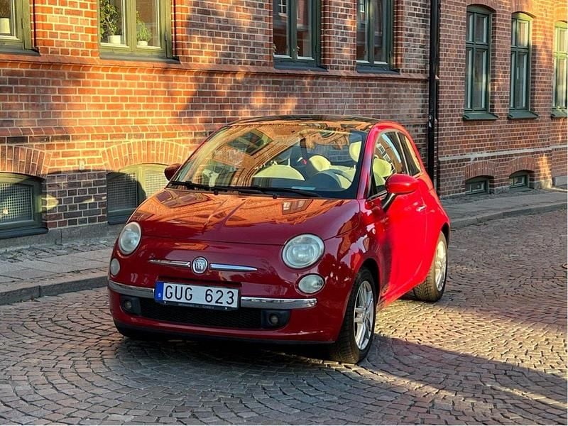 Röd Begagnad 2008 Fiat 500 Lounge Halvkombi | 46 000 kr (Bra pris) - Bild 1/4