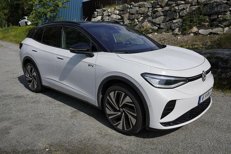 Vit Begagnad 2023 VW ID.4 GTX SUV | 439 000 kr (Superpris) - Bild 1/4