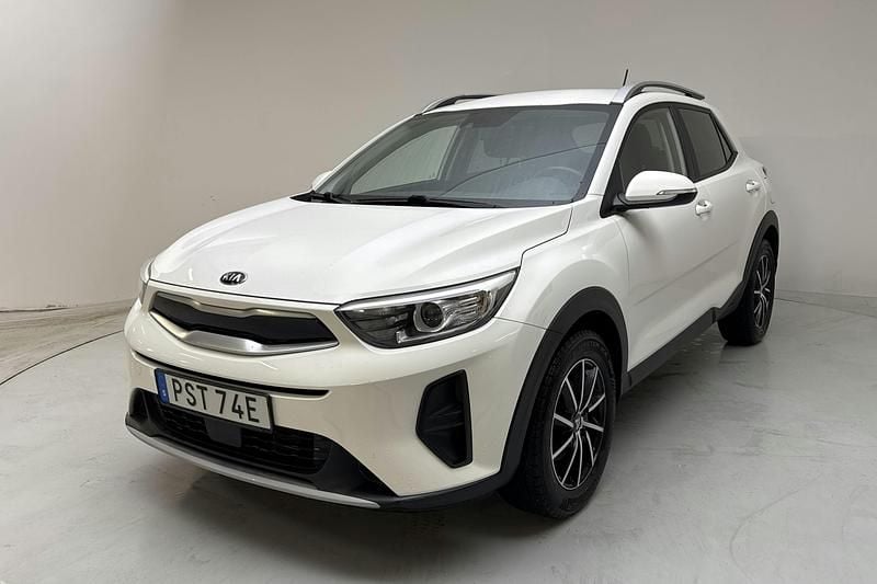Vit Begagnad 2020 Kia Stonic Advance SUV | 154 900 kr (Bra pris) - Bild 1/4