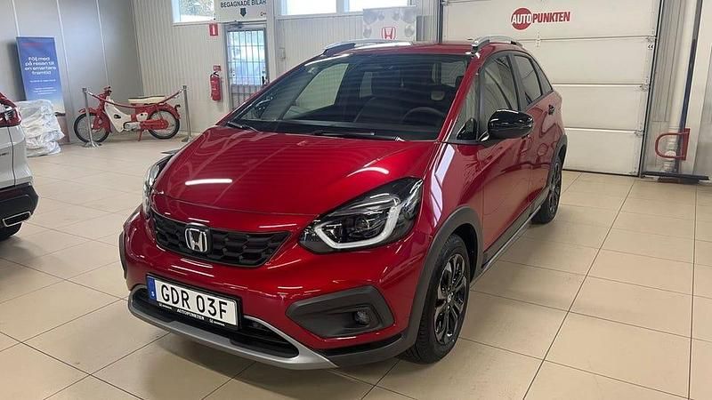 Röd (premium chrystal red) Ny 2025 Honda Jazz Advance Halvkombi | 317 800 kr (Marknadspris) - Bild 1/4