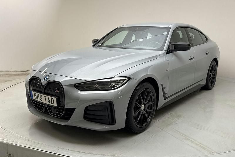 Grå Begagnad 2022 BMW i4 Shadowline Sedan | 380 000 kr (Bra pris) - Bild 1/4