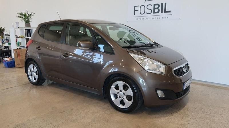 Ljusbrun Begagnad 2012 Kia Venga Halvkombi | 39 900 kr (Marknadspris) - Bild 1/4