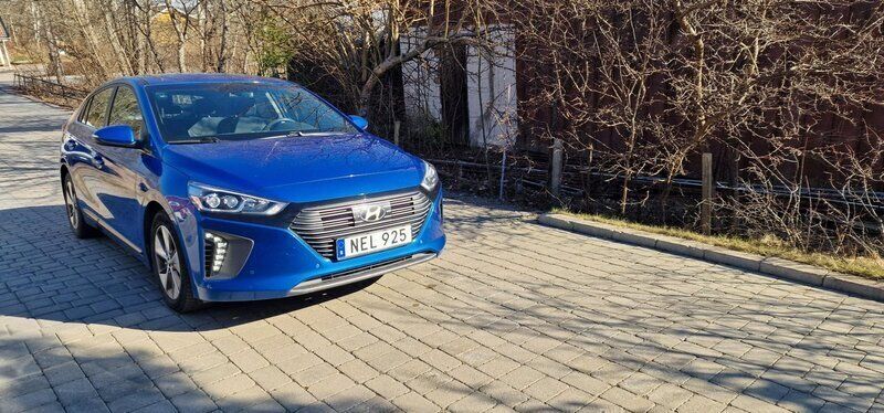 Blå Begagnad 2018 Hyundai Ioniq Eco Sedan | 139 999 kr (Bra pris) - Bild 1/4