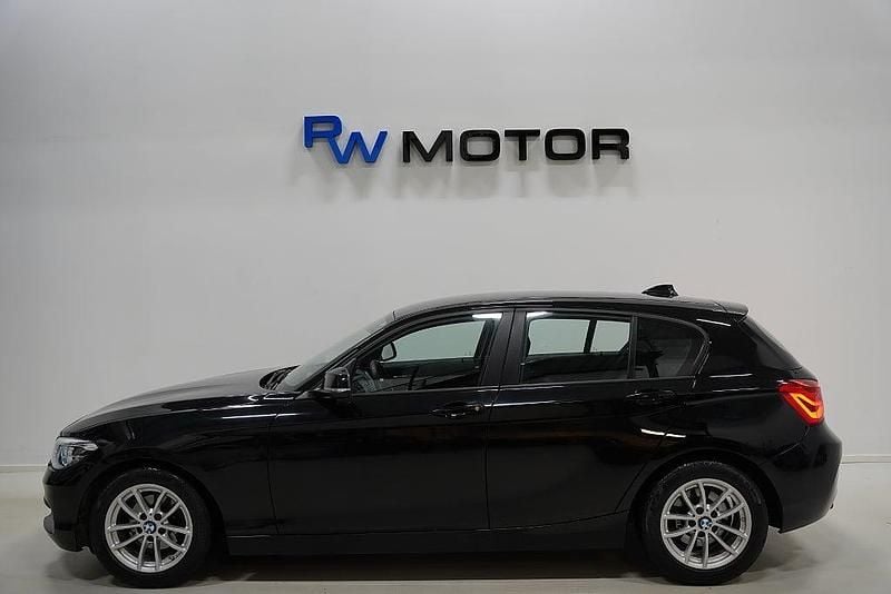 Begagnad BMW 116 Advantage 116 HK (85 kW) 2015 Svart Halvkombi