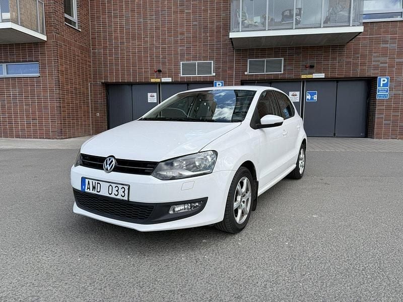 Vit Begagnad 2014 VW Polo Halvkombi | 80 000 kr (Marknadspris) - Bild 1/4