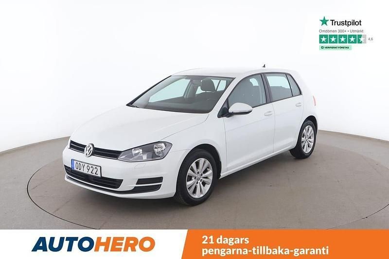 Vit Begagnad 2016 VW Golf VII Halvkombi | 128 000 kr (Bra pris) - Bild 1/4
