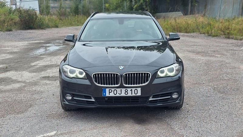 Grå Begagnad 2014 BMW 520 Kombi | 79 900 kr (Superpris) - Bild 1/4