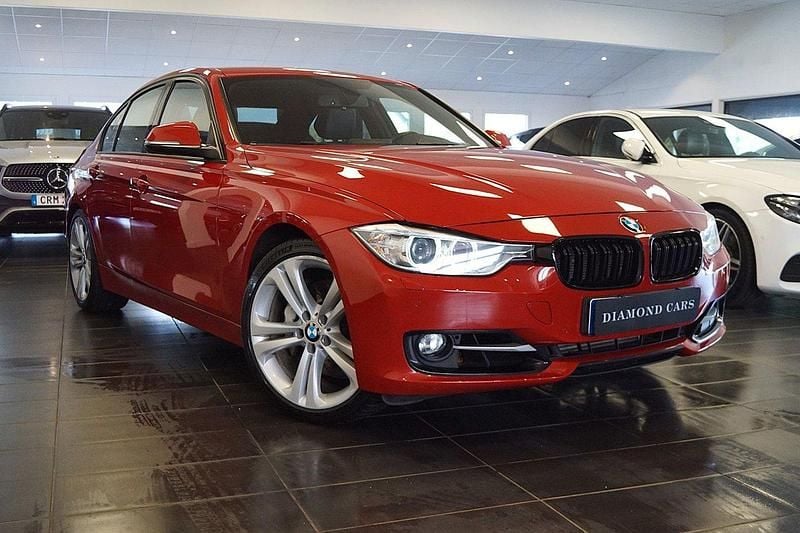 Röd Begagnad 2012 BMW 335 Sport Line Sedan | 199 000 kr (Bra pris) - Bild 1/4