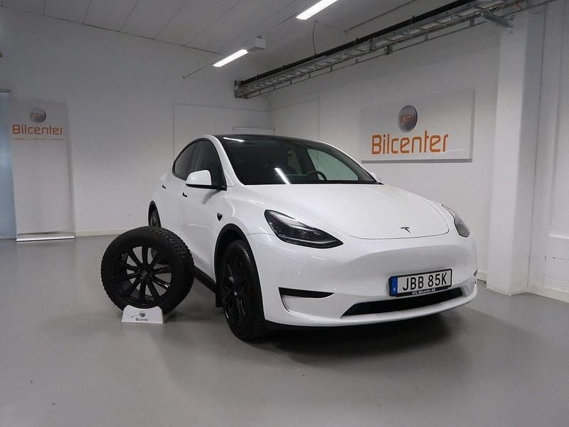 Vit Begagnad 2024 Tesla Model Y Long Range SUV | 469 900 kr (Marknadspris) - Bild 1/3