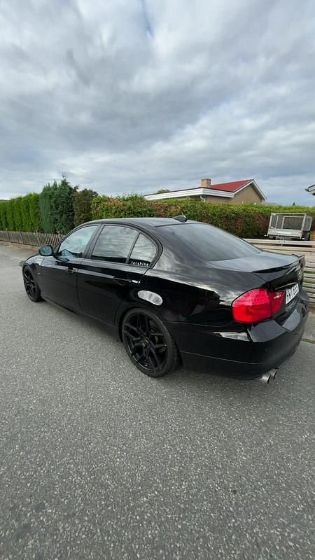 Begagnad BMW 320 170 HK (125 kW) 2009 Sedan