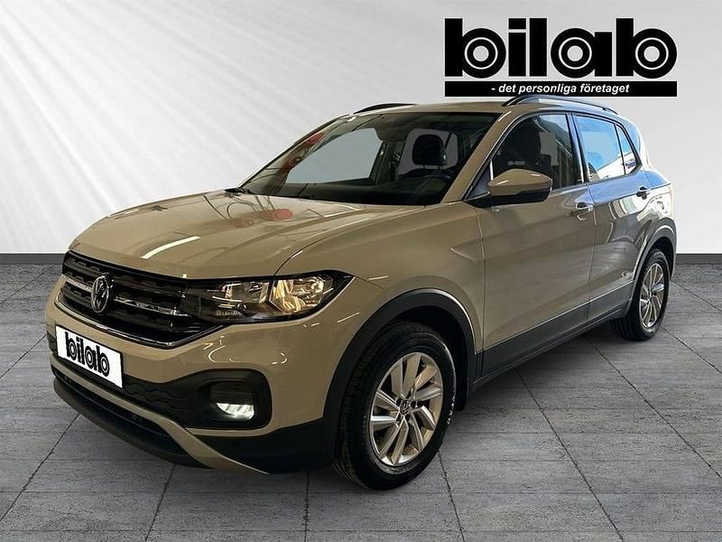 Grå (ascot grey) Begagnad 2022 VW T-Cross Comfortline SUV | 179 000 kr (Marknadspris) - Bild 1/4