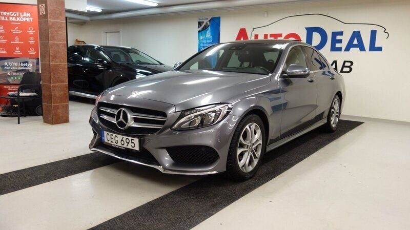 Grå Begagnad 2018 Mercedes C220 AMG line Sedan | 249 900 kr (Marknadspris) - Bild 1/4