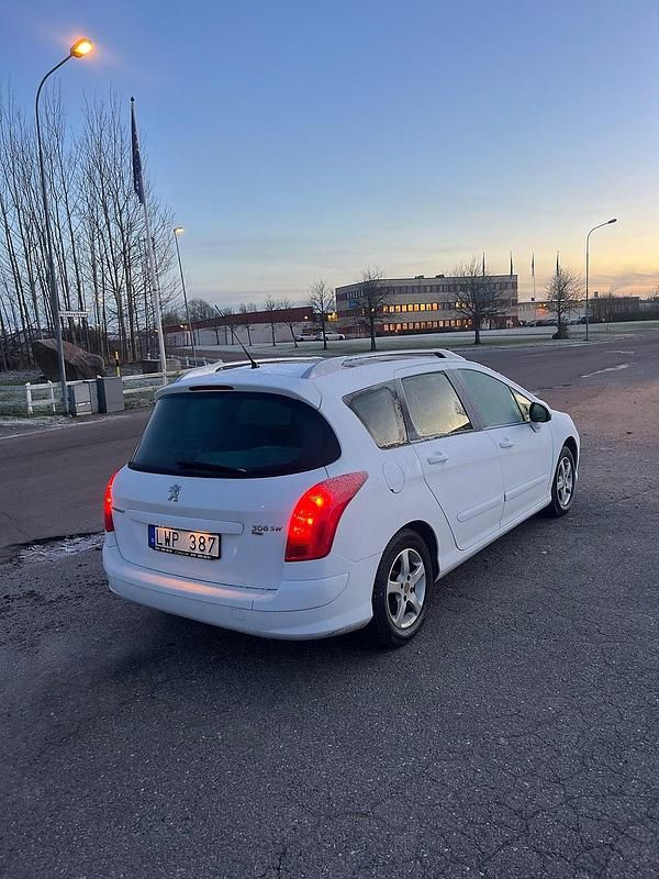 Begagnad Peugeot 308 SW 112 HK (82 kW) 2011 Vit Kombi