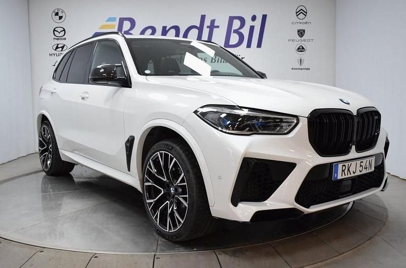 Begagnad BMW X5 M Comfort Edition 626 HK (460 kW) 2021 Mineral white metallic SUV