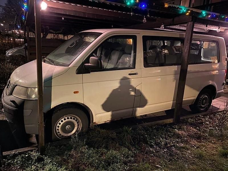 Vit Begagnad 2006 VW Shuttle Minibuss | 39 000 kr - Bild 1/4