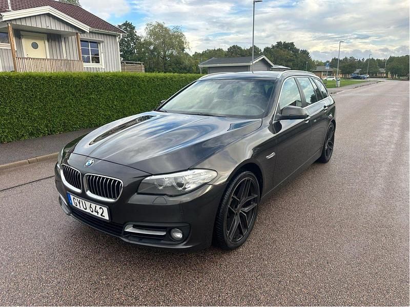 Brun Begagnad 2014 BMW 520 Kombi | 102 000 kr (Superpris) - Bild 1/4