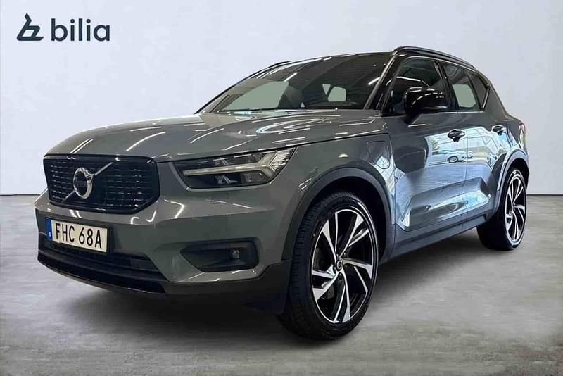 Grå Begagnad 2021 Volvo XC40 SUV | 329 900 kr - Bild 1/1