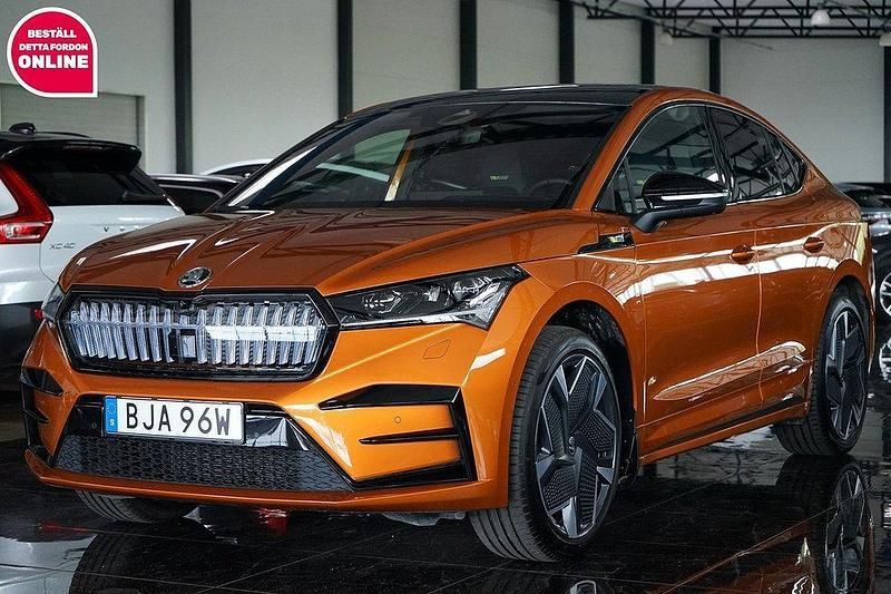 Orange Begagnad 2024 Skoda Enyaq iV SportLine SUV | 569 500 kr (Marknadspris) - Bild 1/4