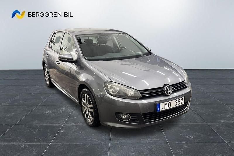 Grå Begagnad 2012 VW Golf VII Halvkombi | 99 800 kr (Marknadspris) - Bild 1/4