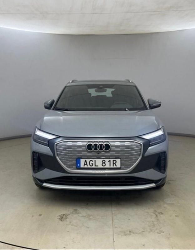 Begagnad Audi Q4 e-tron Advanced 150 kW (204 HK) 2023 Grå SUV