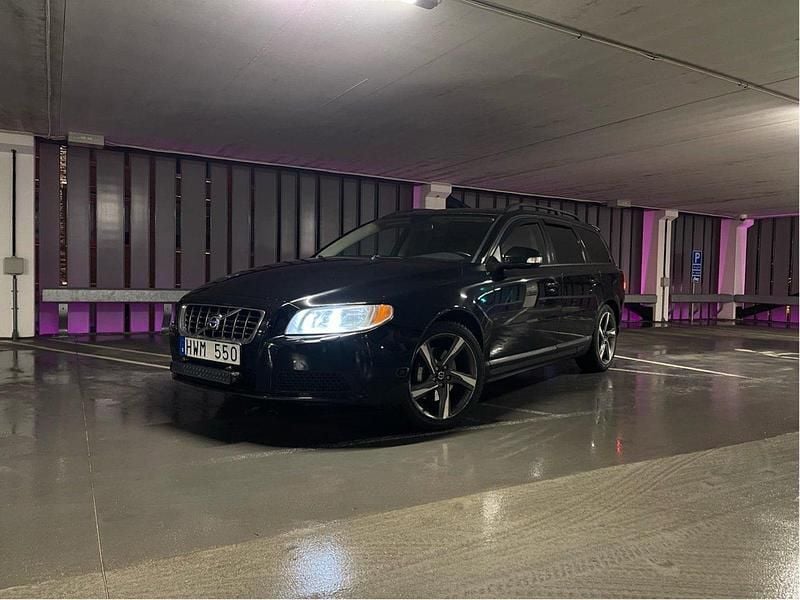 Svart Begagnad 2009 Volvo V70 Kombi | 46 000 kr - Bild 1/4