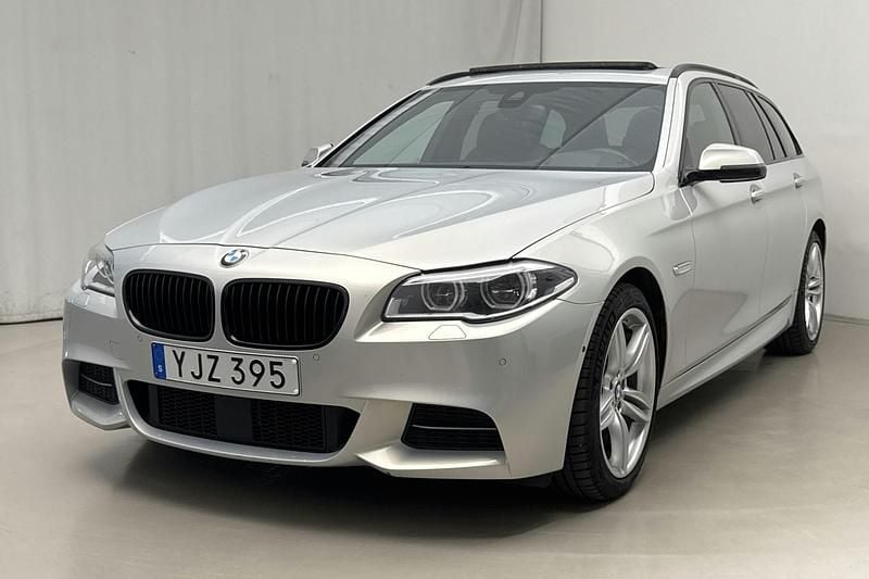 Ljusbrun Begagnad 2017 BMW 530 M Sport Kombi | 264 800 kr (Bra pris) - Bild 1/4