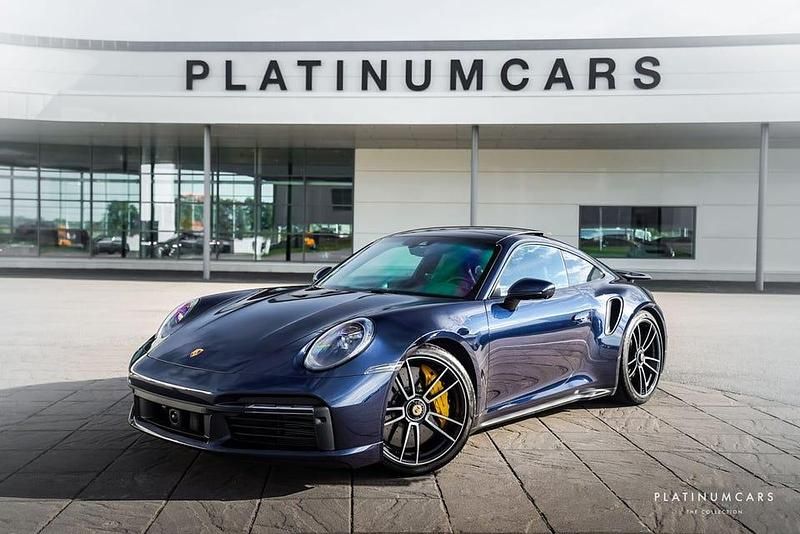 Mörkblå Begagnad 2022 Porsche 911 Turbo S Sportkupé | 2 299 000 kr - Bild 1/4